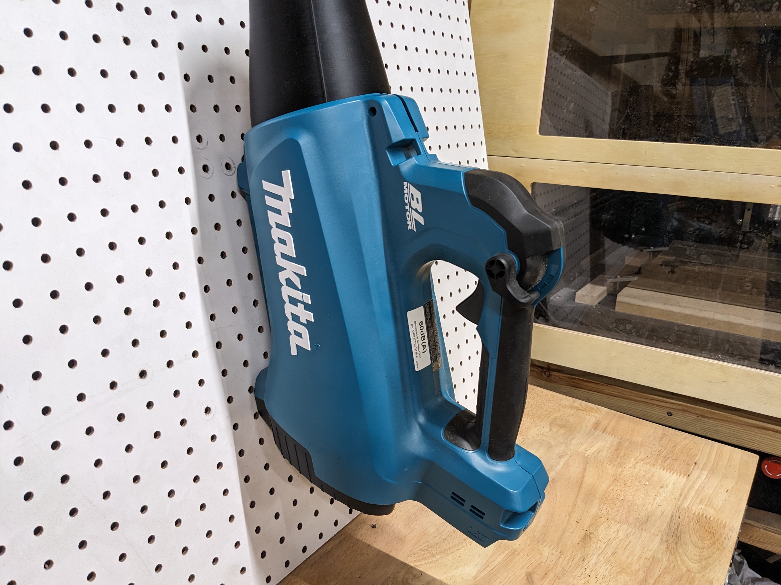 Support pour panneau perforé pour souffleur Makita XBU03Z 18 V LXT
