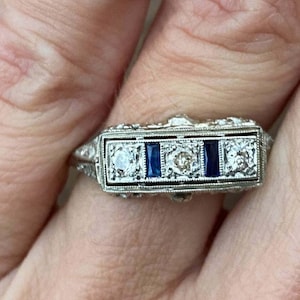 3 石ヴィンテージ スタイル リング、ラウンド カット CZ ストーン アールデコ リング、アンティーク ミルグレイン ウェディング リング、エドワード朝のリング、花のモチーフ リング