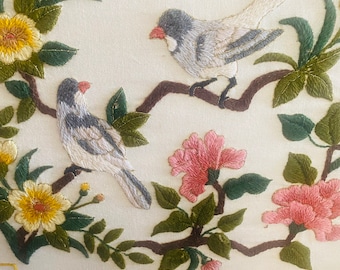 Vintage Große Vintage Crewel Vogel- und Blumenstickerei
