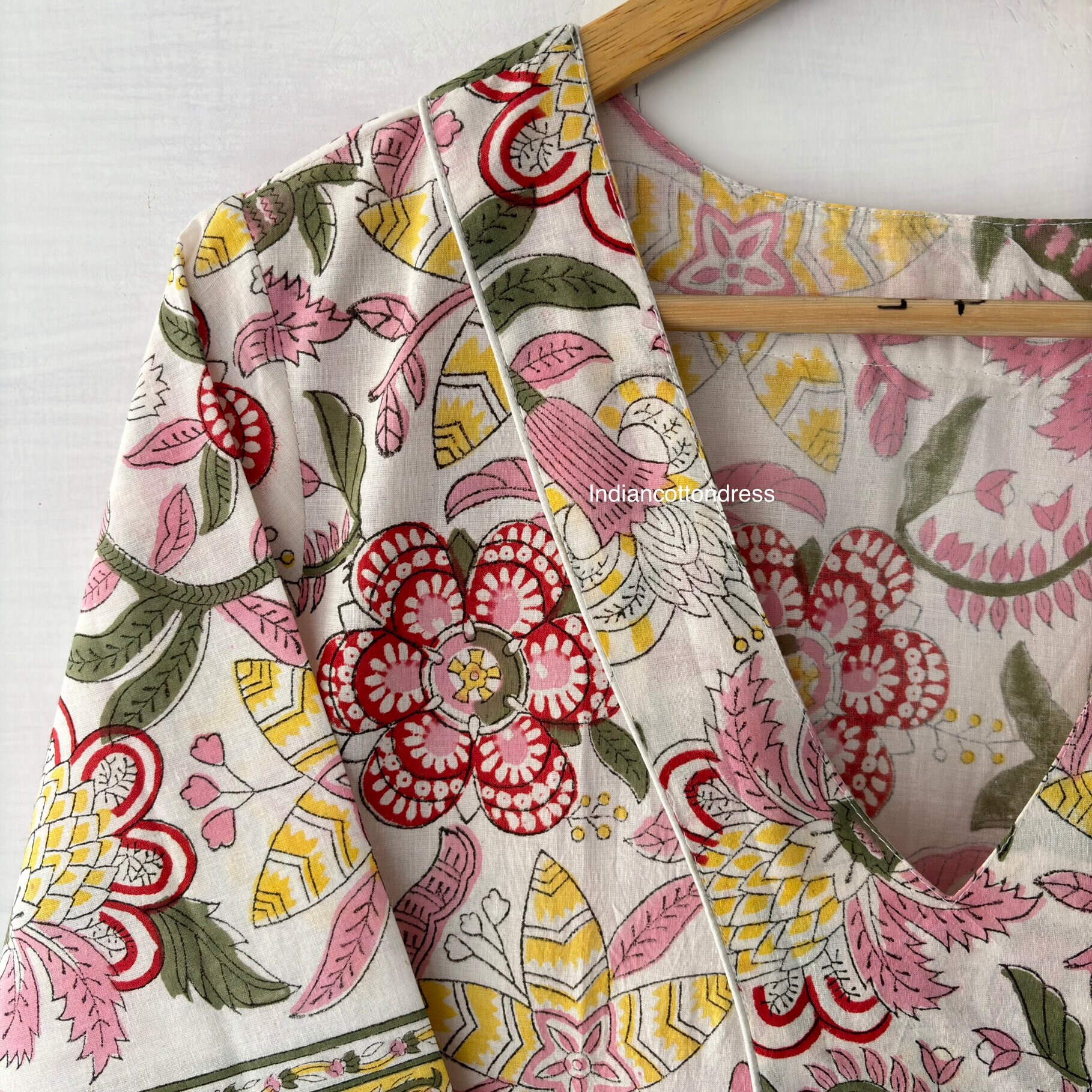 Tissu Coton Imprimé Bloc Main Inde - Motif Floral, Rose, 1 Mètre (40x44"), Fait Main, Teint à La Main