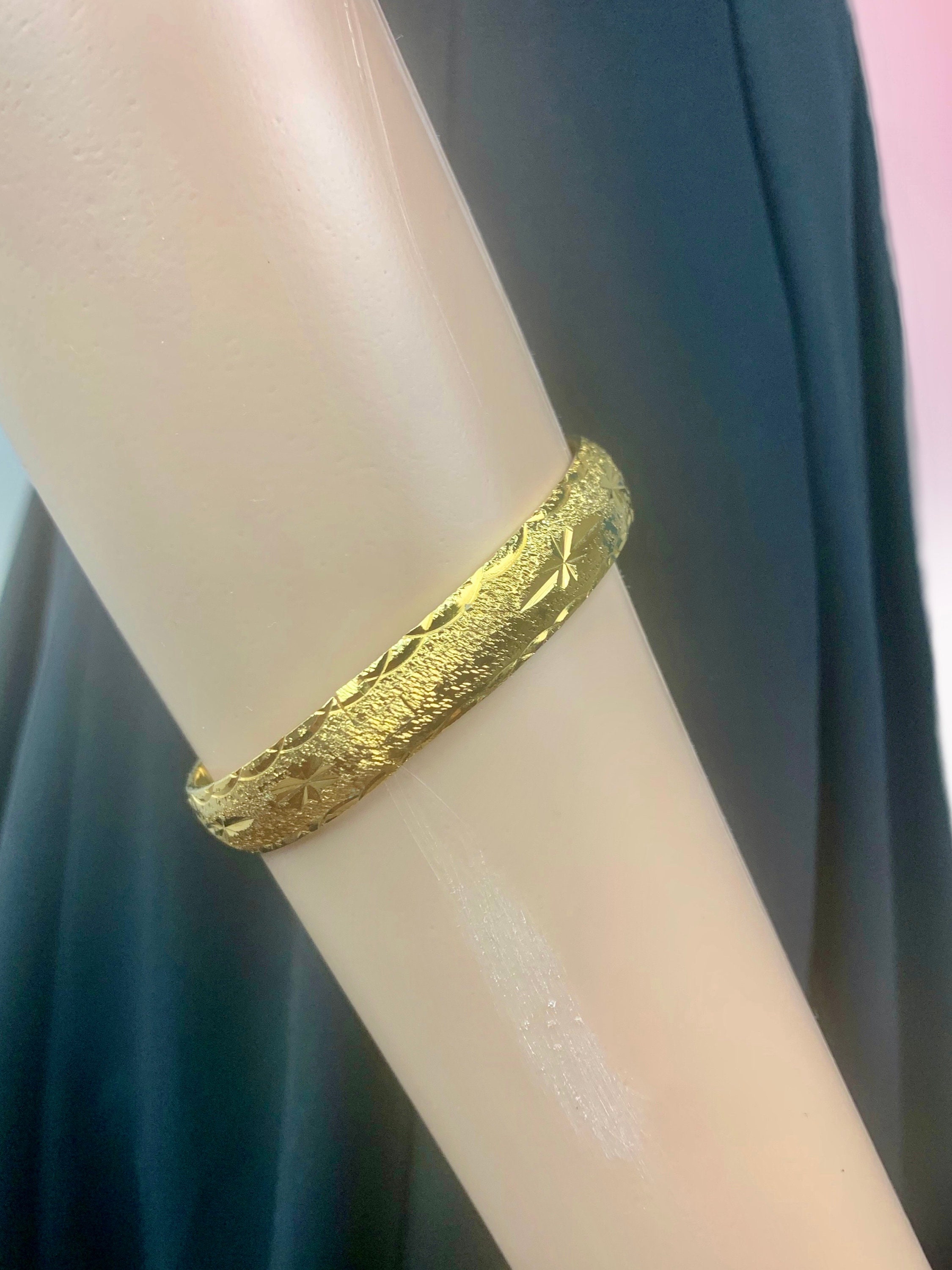 Vintage Hinged Bangle | 1950's | Stamped 18kgp | Mid-century Vintage Hinged Bangle | 1950's | Stamped 18kgp | Mid-century