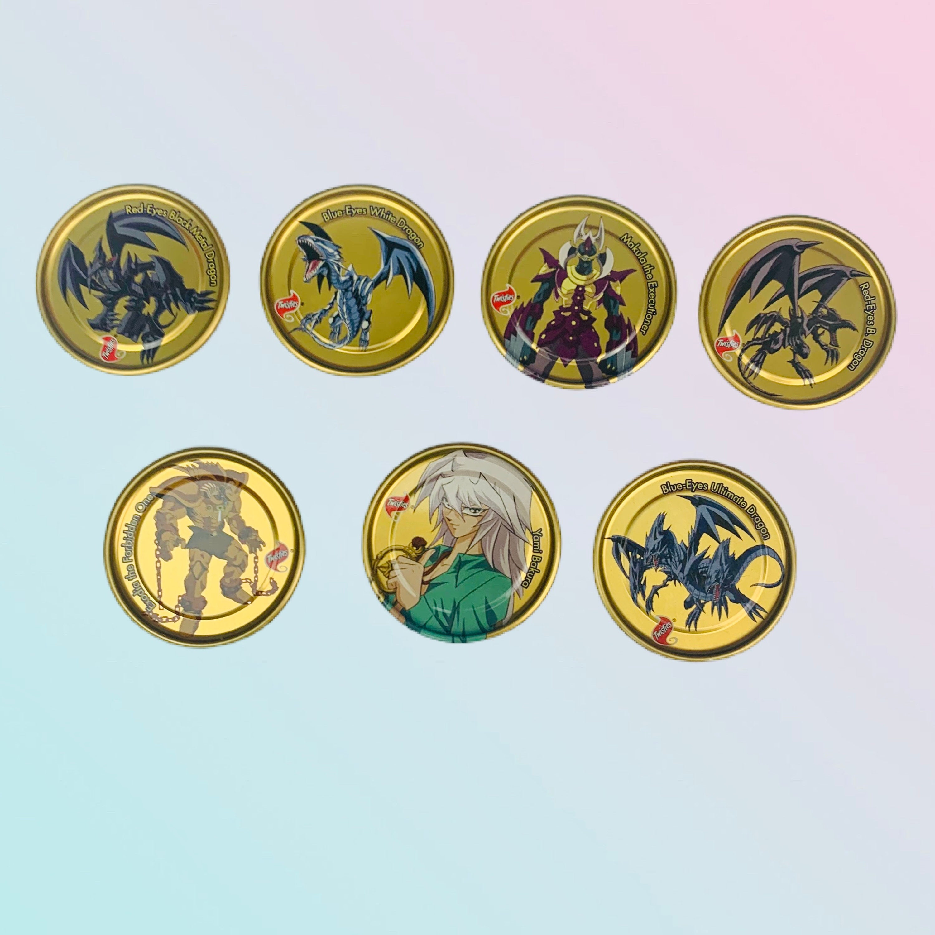 Yu-Gi-Oh / 1990's / Twisties / Lote de 7 Oro YuGiOh Tazos / Oro Metálico / 20 33 15 60 03 51 / Kazuki Takahashi / Súper Raro de encontrar - Etsy México