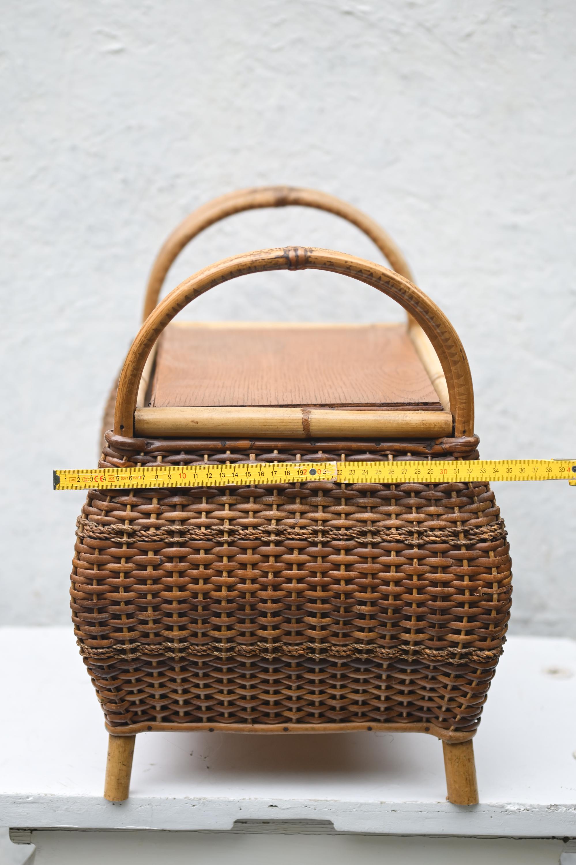 ヴィンテージ ウィッカー バスケット（ハンドルと蓋付き）| 手編みの