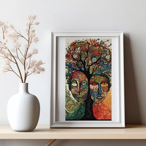 Op de afbeelding: Ingelijste kunstdruk met een kleurrijke boom met twee gezichten. Het kunstwerk maakt gebruik van een levendig palet van rood, blauw, groen en geel. De gezichten hebben ingewikkelde patronen en het gebladerte van de boom is gevuld met wervelende ontwerpen.
