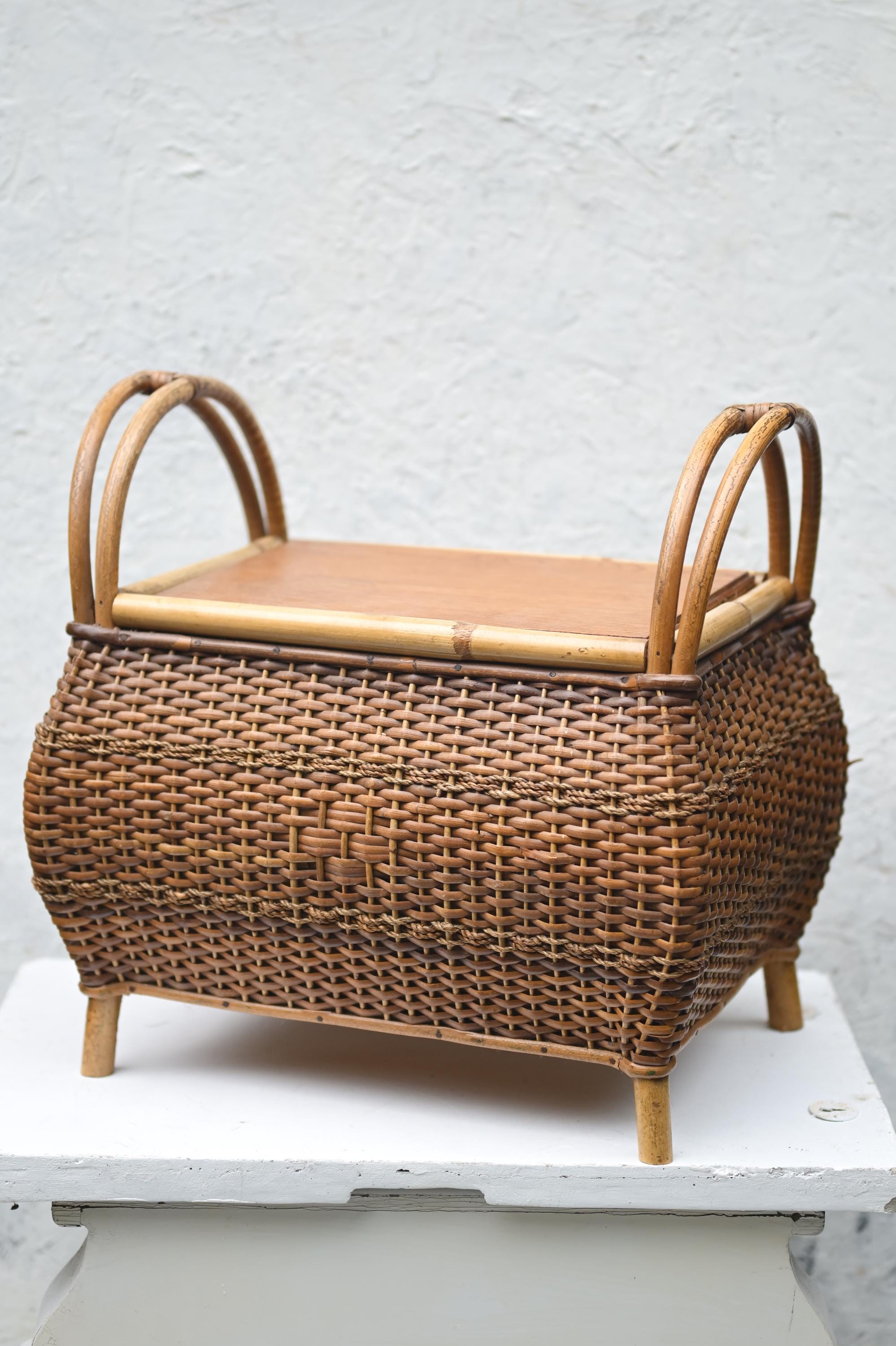 送料2400円込み★ウィッカー ラタン カゴ バスケット ヴィンテージ ヴィンテージ ウィッカー バスケット（ハンドルと蓋付き）| 手編みの