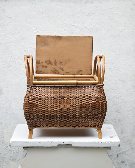 ヴィンテージ ウィッカー バスケット（ハンドルと蓋付き）| 手編みの