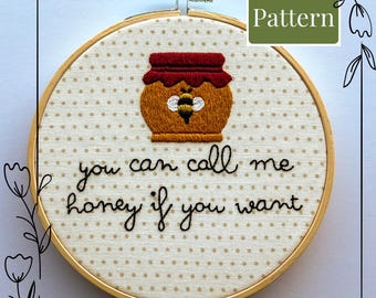 Wzór do haftu Taylor Swift | Tamborek „Możesz mnie nazywać kochanie, jeśli chcesz” | Pobierz plik PDF z dekoracją Cottagecore Swiftie
