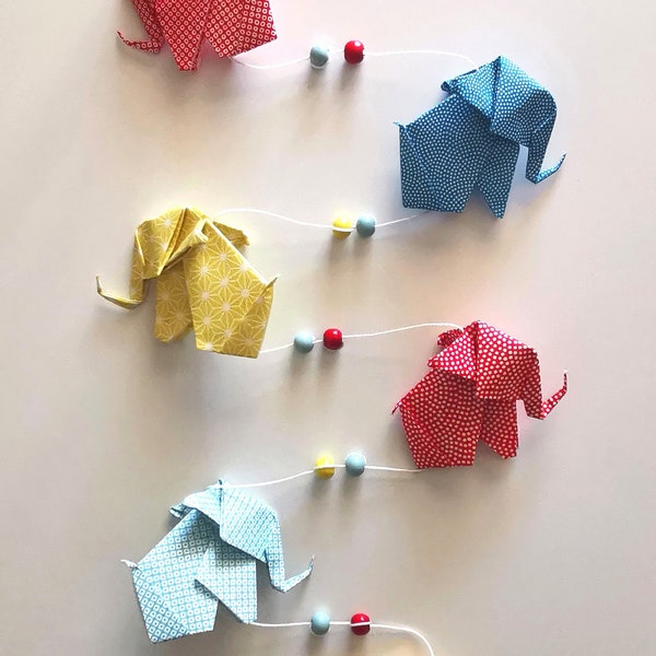 Guirlande Eléphants ORIGAMI Décoration inspirée de la Nature Décor à Suspendre Décor Chambre Enfant Bébé  Cadeau de Naissance Papier WASHI