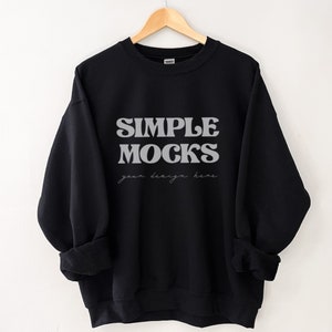 Gildan 18000 model | Gildan zwart sweatshirt mockup | Sweatshirt plat lay-model | Hangermodel | Eenvoudig model