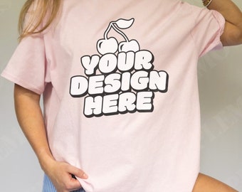 Gildan 5000 Mockup Gildan Light Pink T Shirt Mockup Gildan 5000 Model Mockup Hell Rosa Braut T-shirt Mockup Oversized Gildan 5000 Mockup