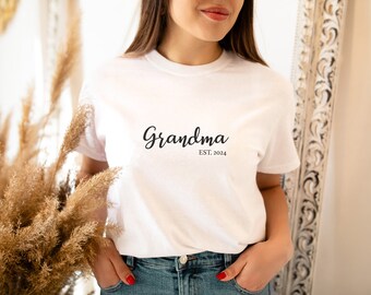 Personalised Grandma Est Year T-shirt Nan Gran Granny Nanny gift Pregnancy announcement White Black Grey Top