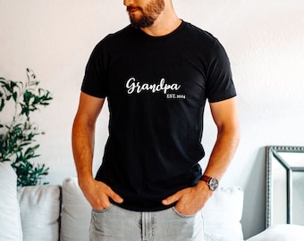 Personalised Grandpa Est year T-shirt Customised Tee Grandad Papa gift Pregnancy announcement White Black Top
