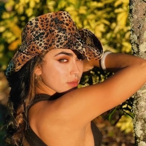 Cheetah Print Straw Cowboy Hat for Men and Women - Hand-Painted - Perfect for Gifts, Parties, Festivals, and Outdoors w/Hat Band