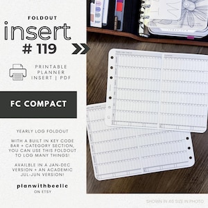 以下が含まれることがあります： 年間ログフォールドアウト付きの白い印刷可能なプランナーインサート。インサートには、キーコードバーとカテゴリセクションが含まれています。インサートのテキストは「FOLDOUT insert #119」と「FC COMPACT」と表示されています。インサートはA6サイズで表示されています。
