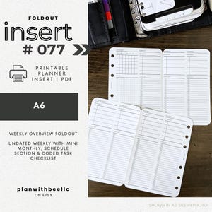 077 | 週間概要折り込み | スケジュール + コード化されたタスク | 日付なし | 日曜・月曜開始 | 印刷可能 | A6 | Plan With Bee | すぐにダウンロード