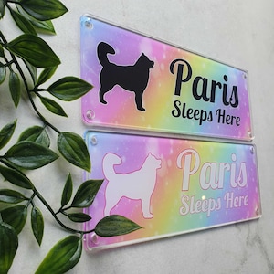 Signo de nombre de mascota de perro Husky/ Malamut personalizado, placa de perrera, placa de jardín, 14 colores de fondo, presente, regalo de buzón- Tags4Nags