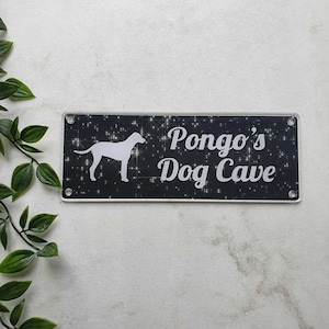 Signo de nombre de mascota de perro dálmata personalizado, placa de perrera, placa de jardín, 14 colores de fondo, presente, tamaño de buzón presente- Tags4Nags