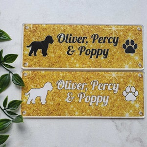 Signo de nombre de mascota de perro Cockapoo personalizado, placa de perrera, placa de jardín, 14 colores de fondo, presente, regalo de caja de letras- Tags4Nags