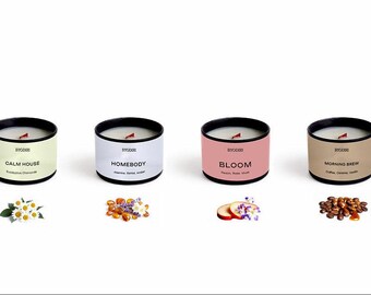 Puede incluir: Un juego de tres tazas de cerámica con un acabado mate moteado. Cada taza presenta un color diferente: azul claro, crema y gris. Las tazas tienen un diseño simple y moderno y un asa cómoda.