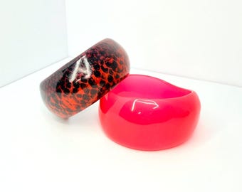80s Bold Pink Wide Bangle Bracelet Set Sculptural Resin Animal Print Wood 2 pc