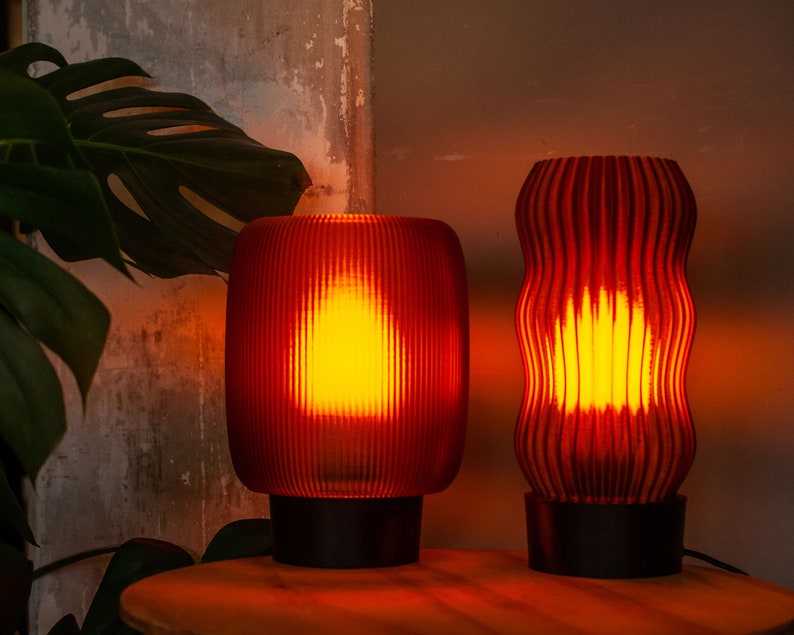 Wavy x AMBER table lamp, retro minimal design, 3d printed with 99% recycled plastic E27, E26, A19 LED afbeelding 5