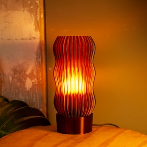 Wavy x AMBER table lamp, retro minimal design, 3d printed with 99% recycled plastic E27, E26, A19 LED Bild 1