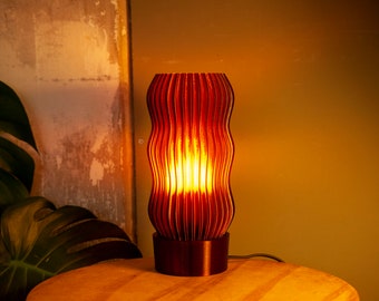 Lámpara de mesa Wavy x AMBER, diseño retro minimalista, impresa en 3d con 99% plástico reciclado - E27, E26, A19 LED