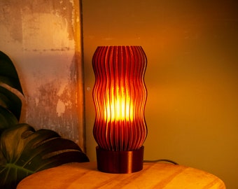 Wavy x AMBER Tischlampe, minimalistisches Retro-Design, 3D-gedruckt aus 99 % recyceltem Kunststoff – E27, E26, A19 LED