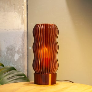 Wavy x AMBER table lamp, retro minimal design, 3d printed with 99% recycled plastic E27, E26, A19 LED Amber