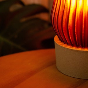 Wavy x AMBER table lamp, retro minimal design, 3d printed with 99% recycled plastic E27, E26, A19 LED afbeelding 8