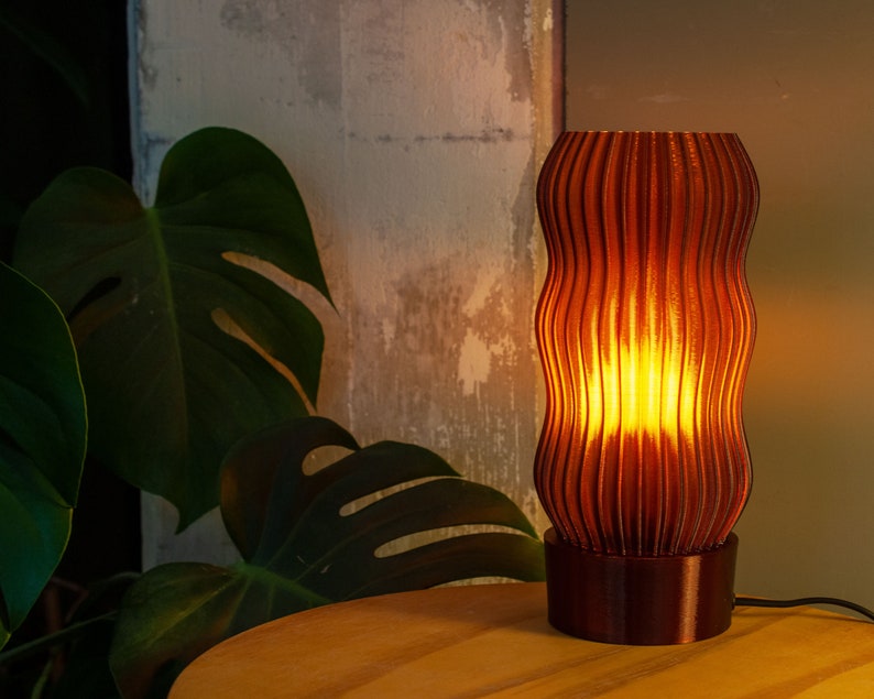 Wavy x AMBER table lamp, retro minimal design, 3d printed with 99% recycled plastic E27, E26, A19 LED Bild 4