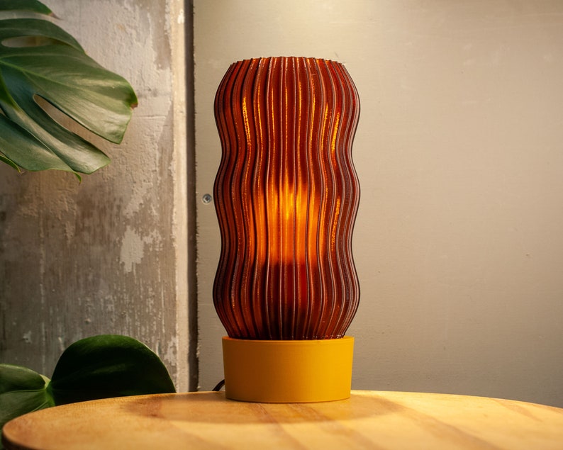 Wavy x AMBER table lamp, retro minimal design, 3d printed with 99% recycled plastic E27, E26, A19 LED Ochre Yellow