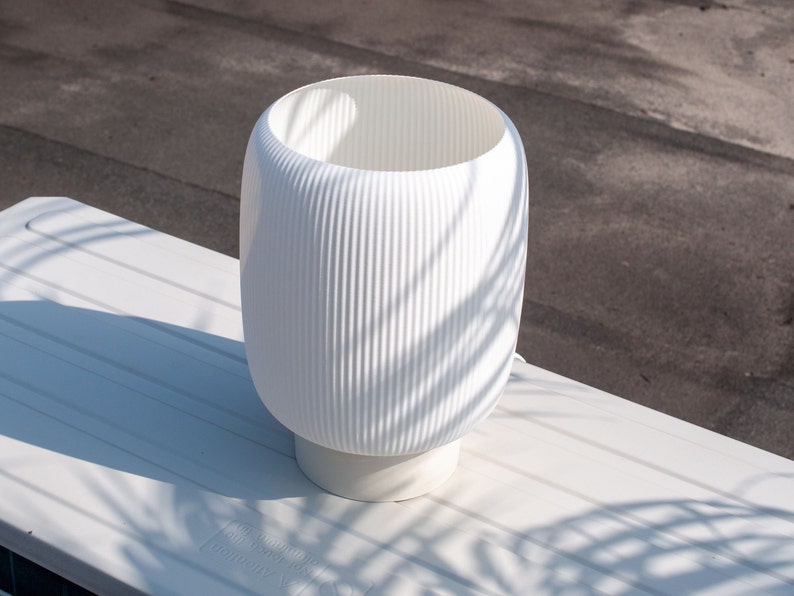 TORO Tischlampe: Anpassbare Größe und Farbe minimalistisches Retro-Design sanfte Ambientebeleuchtung Eggshell White
