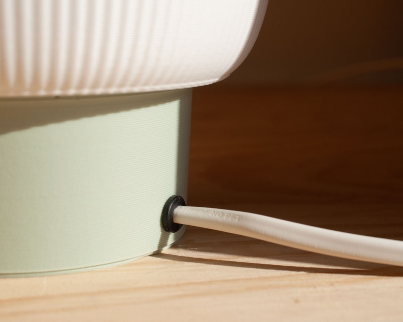 TORO Tischlampe: Anpassbare Größe und Farbe minimalistisches Retro-Design sanfte Ambientebeleuchtung Sage Green