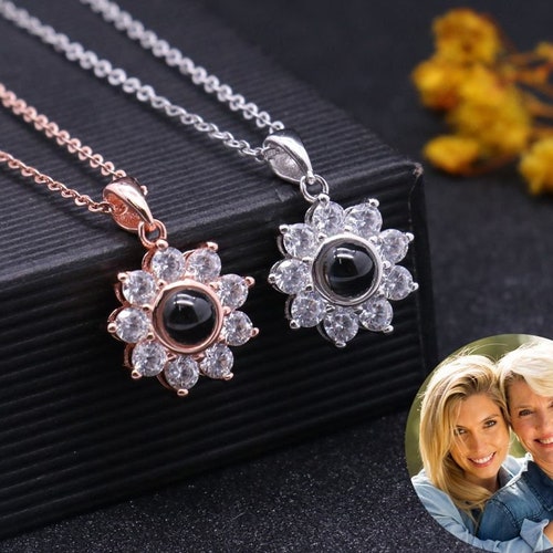Personalized Photo Necklace Projection 