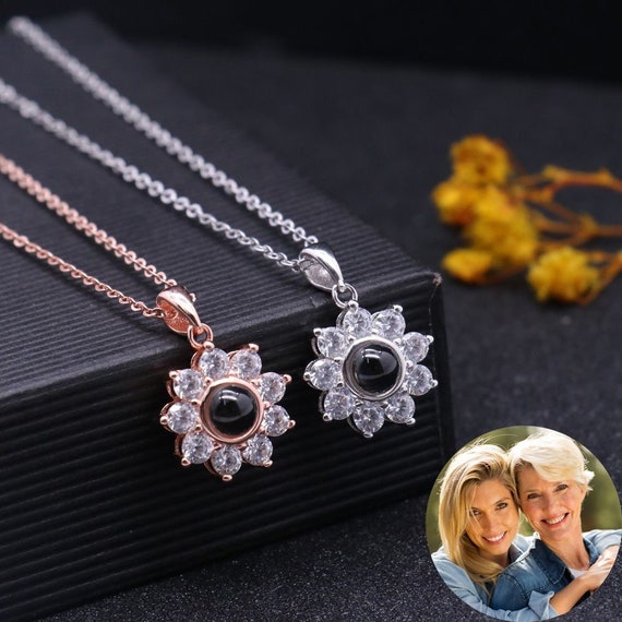 Personalized Photo Necklace Projection 