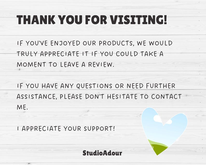 K&ouml;nnte beinhalten: Wei&szlig;er Holzgrund mit dem Text "THANK YOU FOR VISITING!" in Schwarz. Der Text ermutigt Kunden, eine Bewertung abzugeben und bietet Unterst&uuml;tzung an. Eine herzf&ouml;rmige Grafik mit Himmel- und Grasdesign befindet sich in der unteren rechten Ecke. Das StudioAdour-Logo befindet sich unten.