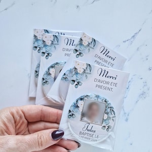 Lembrança de batizado - ímãs de geladeira personalizados com foto do bebê e cartão de agradecimento, flores azuis e cinzas, lembrancinhas de batizado