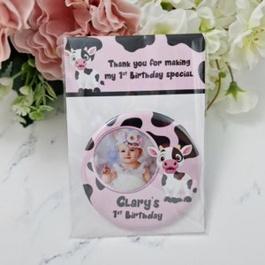 Bomboniera per il primo compleanno della mucca rosa, magneti per il compleanno della mucca sacra, magneti personalizzati con biglietto di ringraziamento