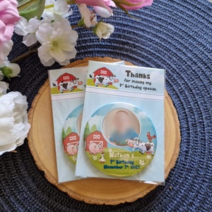 Favores de cumpleaños de granja, imanes personalizados con tarjeta de agradecimiento