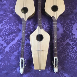 Georgisches Musikinstrument Panduri von Paata Tsetskhladze