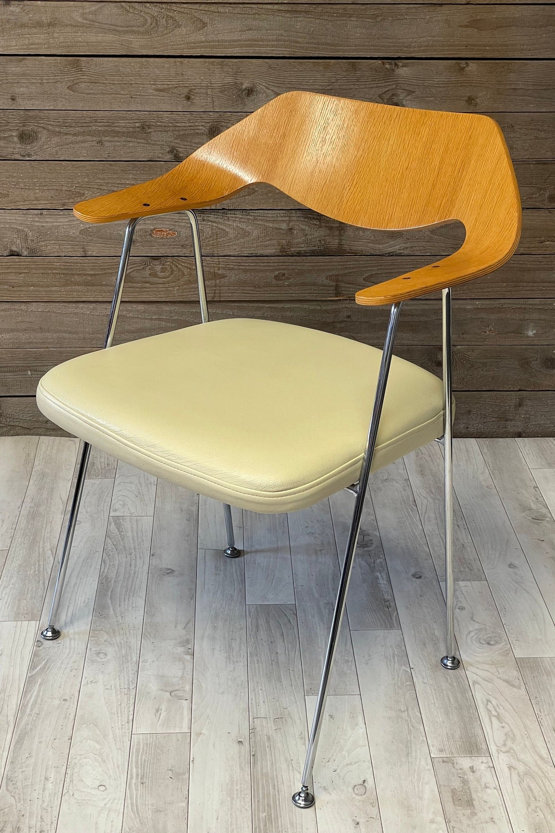 Fantastic Designer Chair I Robin Day 675 Chair I Iconic 50's