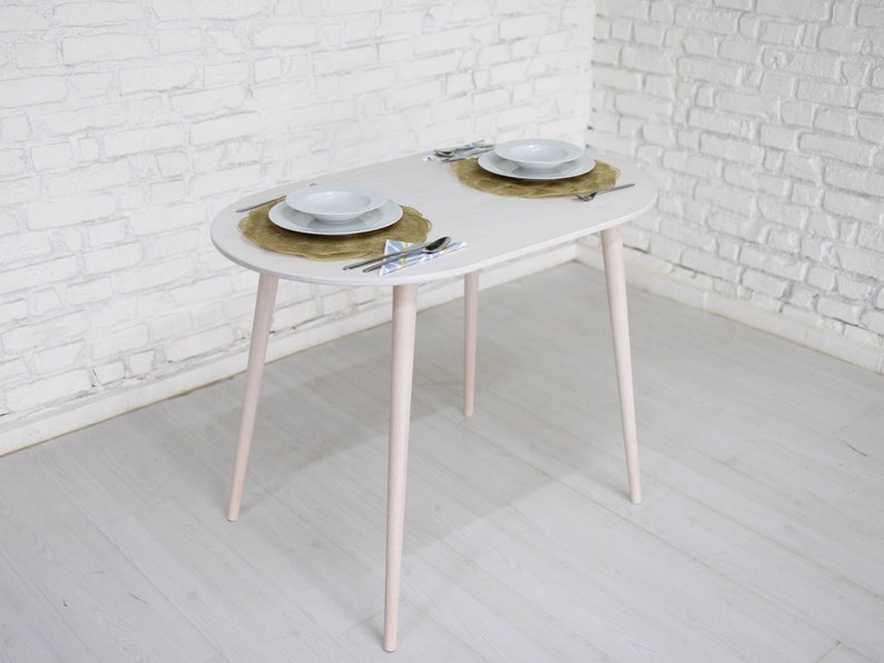 Handgefertigter Ovaler Esstisch für 2 Personen aus Holz Ideal für kleine Häuser, Küchen, Esstisch aus Nussbaumholz, rustikaler schmaler Esstisch Bild 5