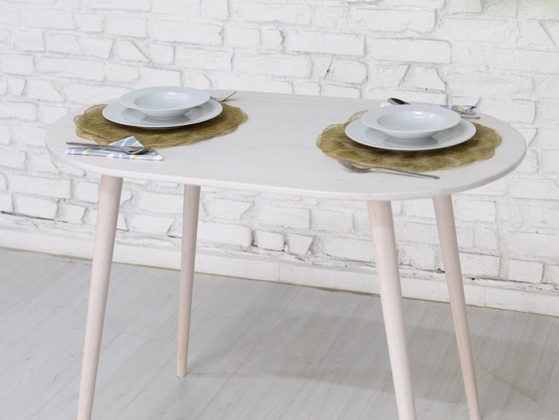 Handgefertigter Ovaler Esstisch für 2 Personen aus Holz Ideal für kleine Häuser, Küchen, Esstisch aus Nussbaumholz, rustikaler schmaler Esstisch Bild 8