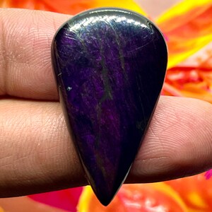 Naturlig lila eldpurpurit cabochon, päron ädelsten (36X21X5MM, 36.15 karat)