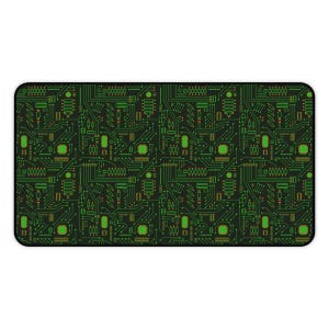 Op de afbeelding: Een groen en zwart printplaatpatroon met een herhalend ontwerp. Het patroon bestaat uit lijnen en vierkanten.