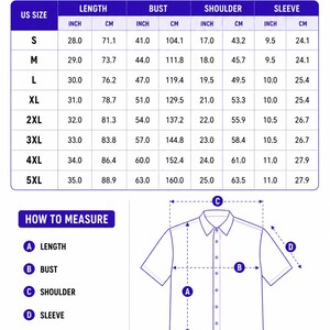 Pode incluir: Uma tabela de tamanhos azul e branca para uma camisa de manga curta com bot&otilde;es da OWLMIND GEEK. A tabela lista os tamanhos dos EUA de S a 5XL com medidas em polegadas e cent&iacute;metros para comprimento, busto, ombro e manga, incluindo diagrama.