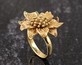 Grande bague fleur, bague tendance, bague bohème, bague en or, bague délicate, bague florale en or, cadeau d'anniversaire, cadeau pour elle, article cadeau