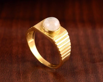 Moonstone Ring, Rainbow Moonstone Ring, Gold Moonstone Ring, Dainty Gold Moonstone Ring, Statement Ring, June Birthstone, White Stone Ring
