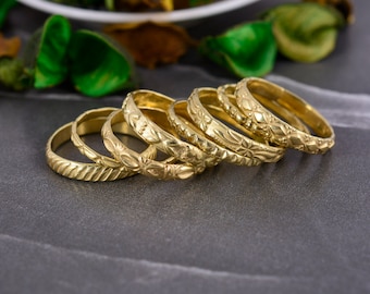 Gold-Stapelring-Set // Set mit 6 stapelbaren Ringen aus Gelbgold // 14K Gold gefüllte stapelbare Ringe // Glatte, gedrehte und gehämmerte Bänder
